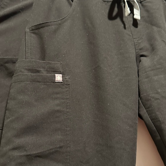 Figs Scrub Set - Picture 4 of 5